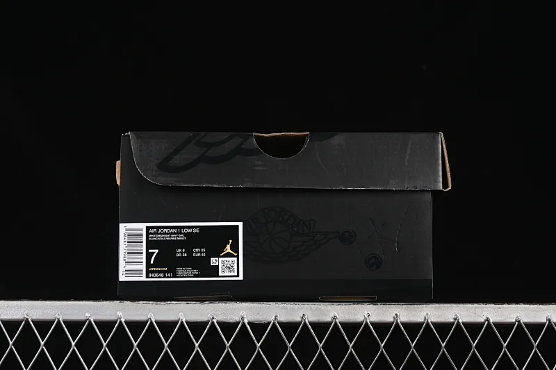 All categories Air Jordan Jordan series basketball shoes Air Jordan 1 Low G version pure original Air Jordan 1 Low "Canadian Tuxedo" AJ1 Joe 1 cowboy trend low-top basketball shoes IH0648-141